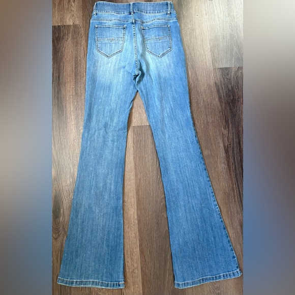 New York & Company Soho High-Waisted Curvy Flare Jeans – Size 4 - Picture 2 of 6